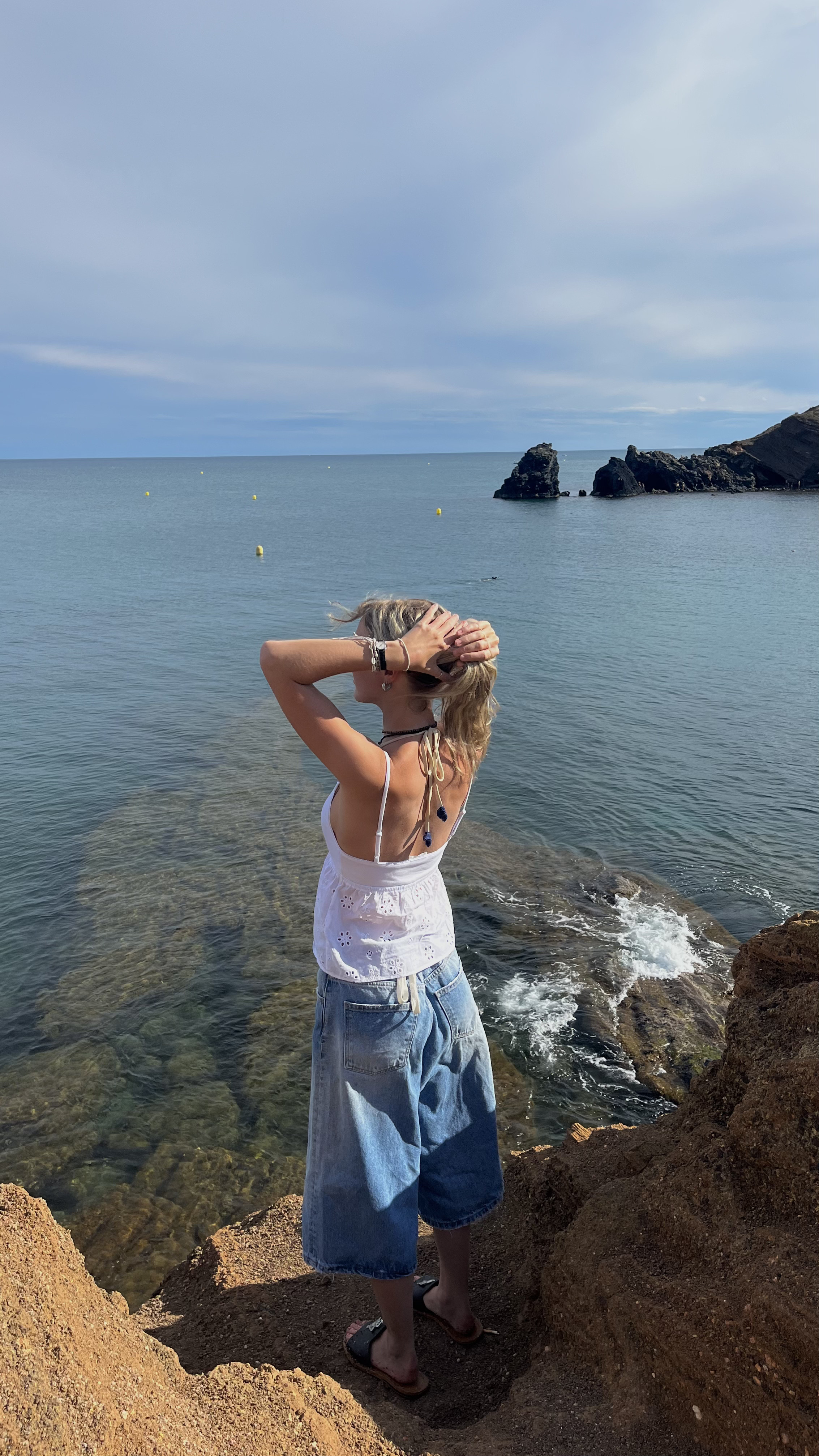 Pauline au bord de la mer